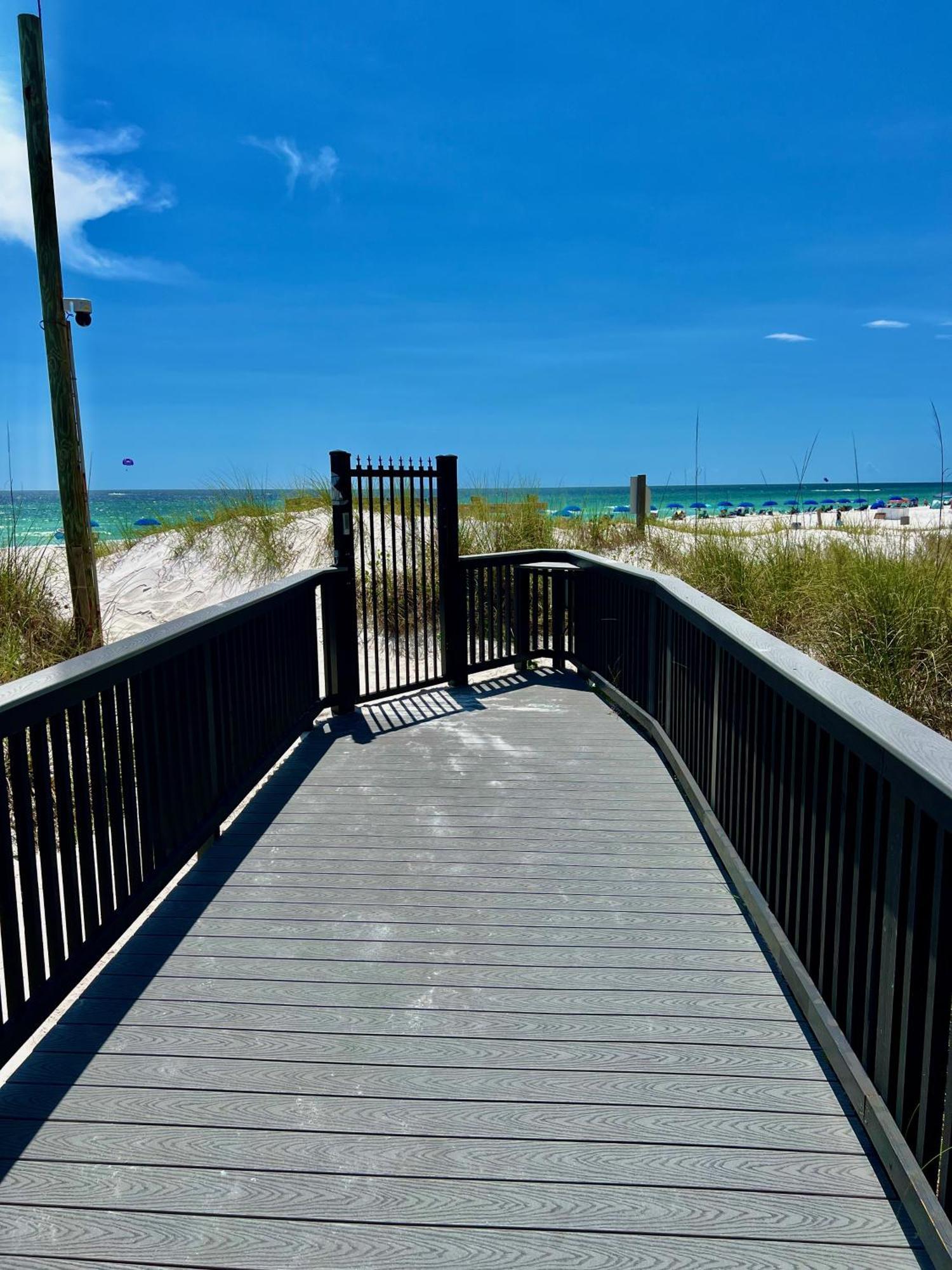 Sunbird Resort! Stunning Remodeled Beachfront Condo! Free Chair Service! By Dolce Pcb! Apartment *