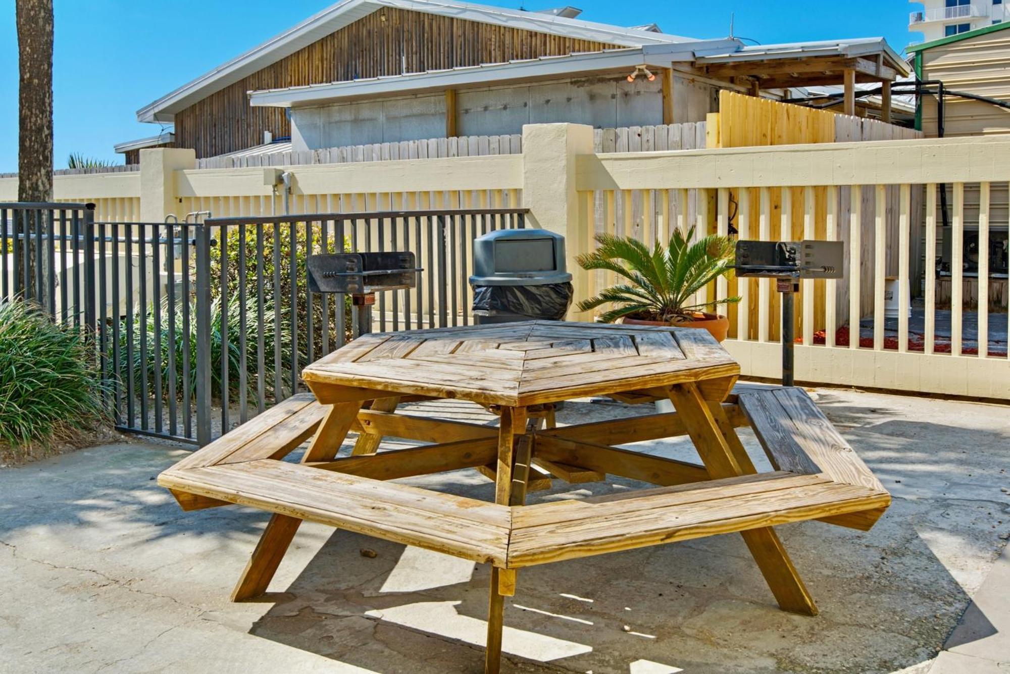 Sunbird Resort! Stunning Remodeled Beachfront Condo! Free Chair Service! By Dolce Pcb! Apartment Panama City Beach