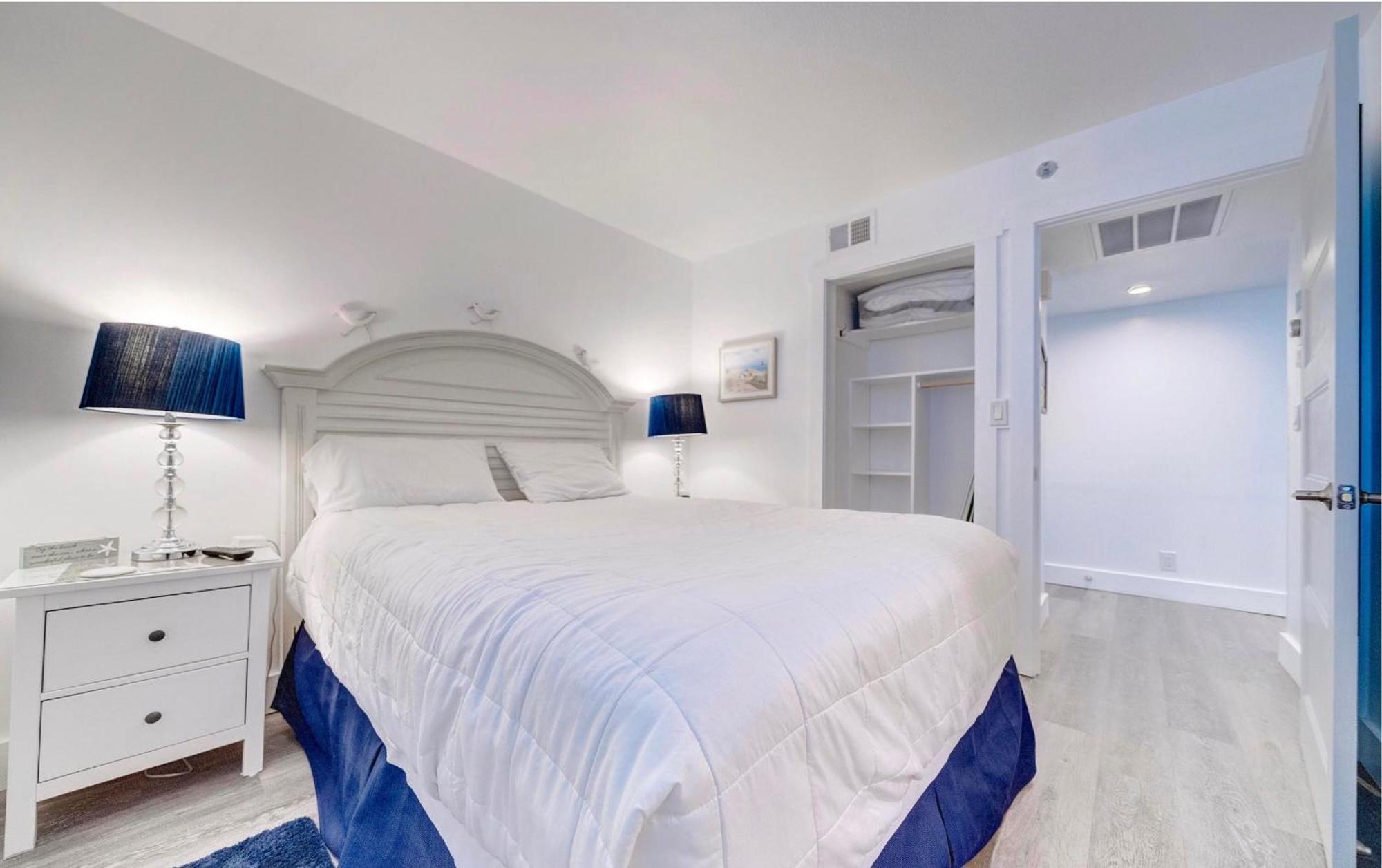 Sunbird Resort! Stunning Remodeled Beachfront Condo! Free Chair Service! By Dolce Pcb! Apartment Panama City Beach