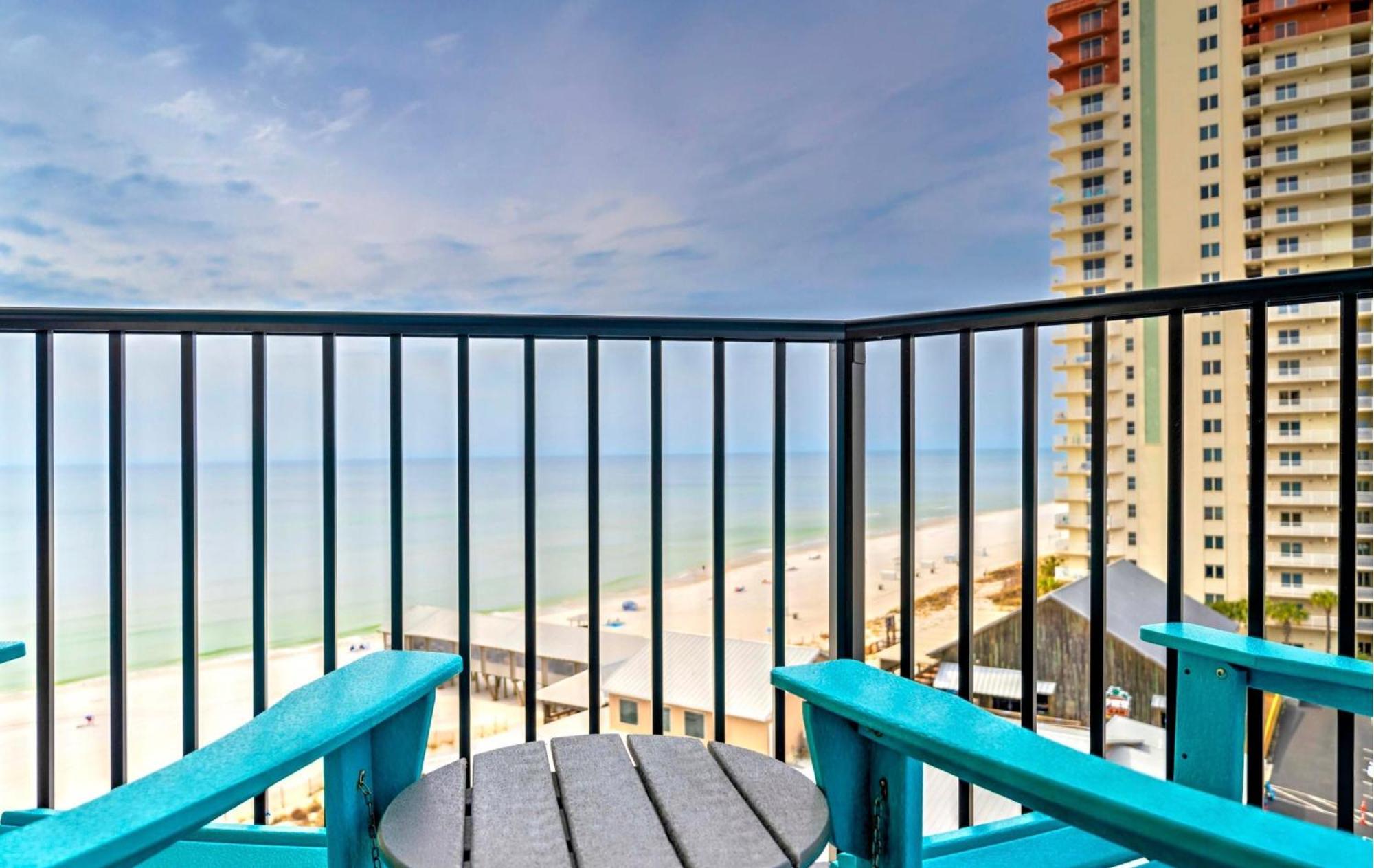 Sunbird Resort! Stunning Remodeled Beachfront Condo! Free Chair Service! By Dolce Pcb! Apartment *