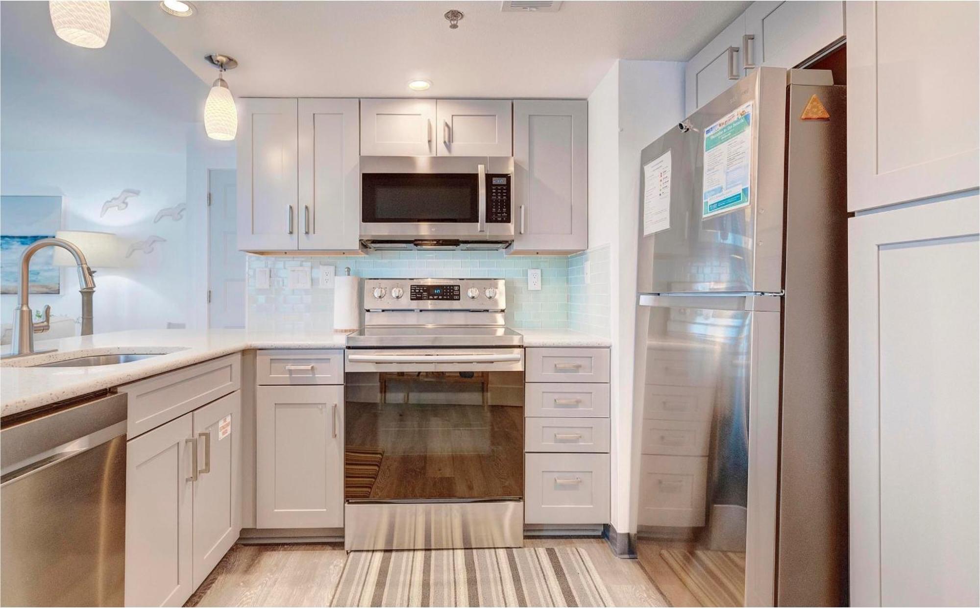 Sunbird Resort! Stunning Remodeled Beachfront Condo! Free Chair Service! By Dolce Pcb! Apartment Panama City Beach